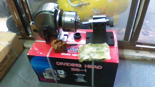 Dividing Head BS1 semi universal with 3 jaw chuck and tailstock new